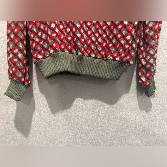 VTG 80s Bill Blass Silk Strong Shoulder Top Red Green Woven Print Knit Hem Cuffs - Picture 4 of 12